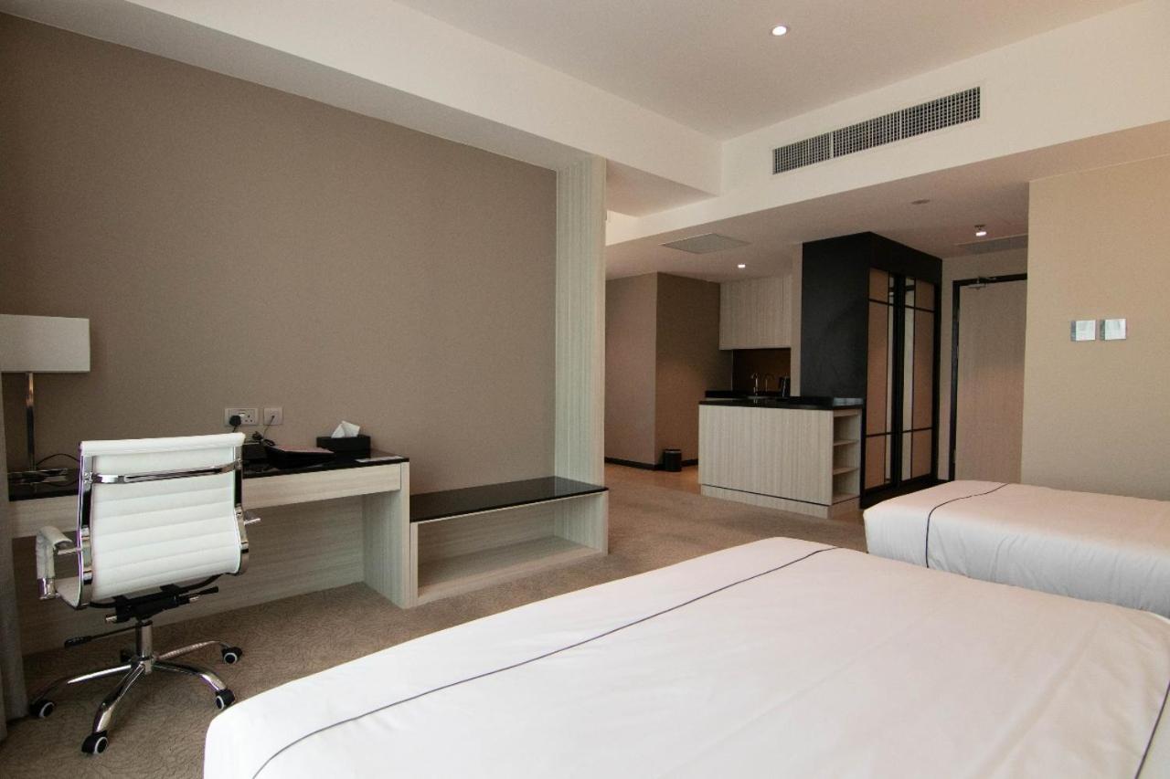 Higher Hotel Bandar Seri Begawan Exterior foto